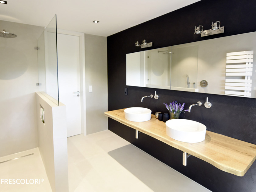 Referenzfoto von einem petrolfarbig gestrichenem Hausflur